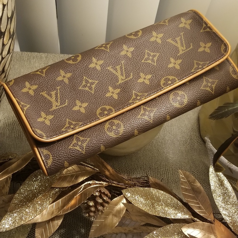 Authentic L.V. Twin Pochette
